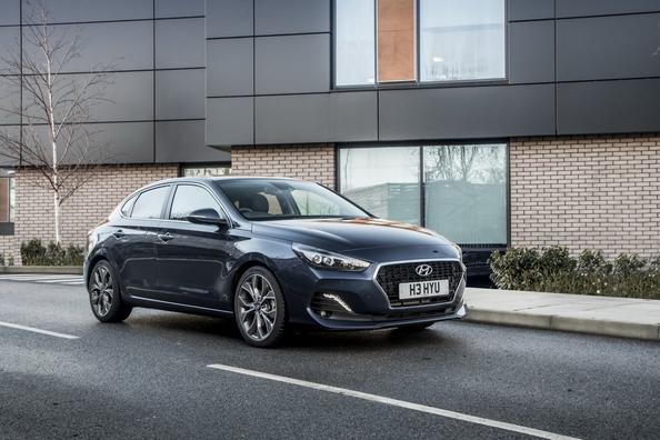 Bewertung des kompakten Liftback Hyundai i30 Fastback