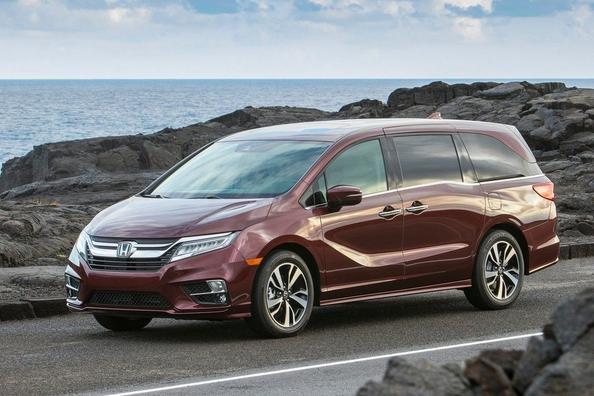 Bewertung des achtsitzigen Minivans Honda Odyssey in voller Größe