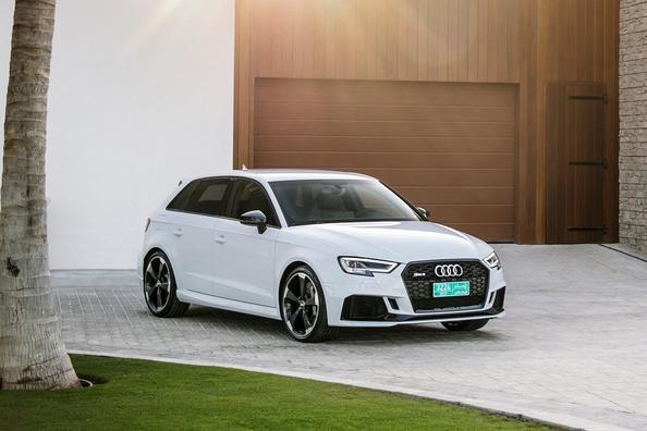Überblick über die geladenen Fließheck Allrad-Audi RS3 Sportback