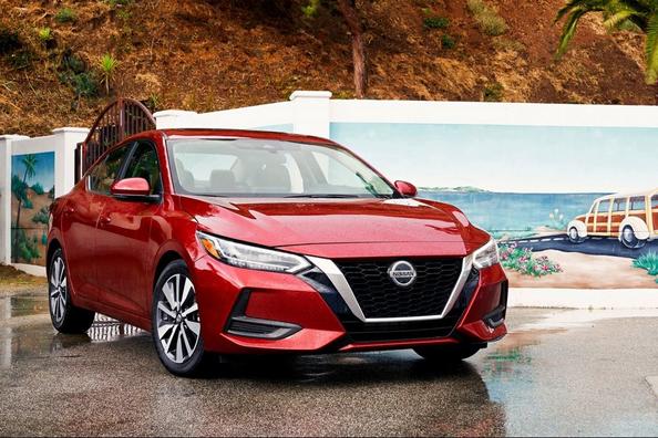 Übersicht der Limousine Nissan Sentra Modelljahr 2020