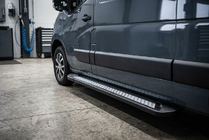 Nissan NV400 2010-2024 Seitenschweller New Vision Black (2 Stk., Aluminium) Foto 1