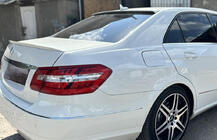 Mercedes E-class W212 2009-2016 Heckscheibenblende AMG E63 (ABS, grundiert) Foto 3