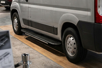 Fiat Ducato 2006-2025 Trittbretter Bosphorus Grey (2 Stk., Aluminium) Foto 1