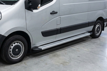 Nissan NV400 2010-2024 Seitenschweller Maya V2 (2 Stk., Aluminium) Foto 1