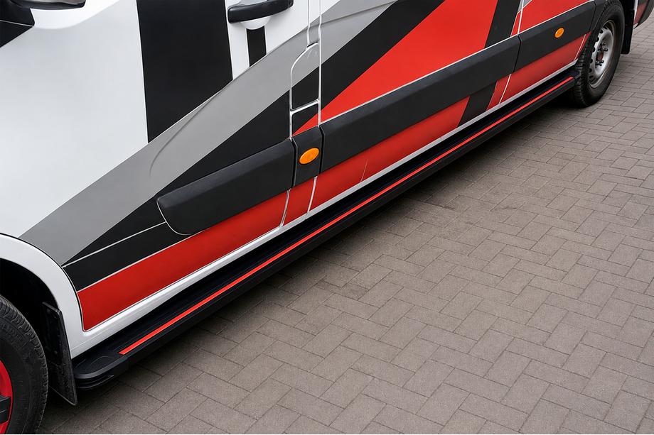 Nissan NV400 2010-2024 Seitenschweller Maya Red (2 Stk., Aluminium) Image