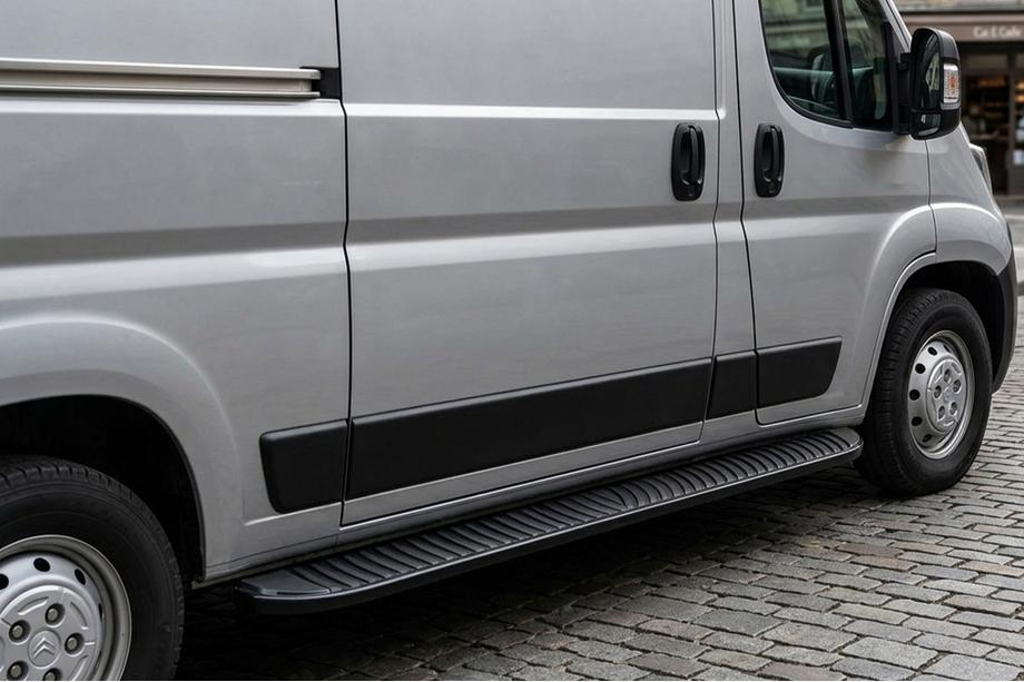 Fiat Ducato 2006-2025 Seitenschweller Tayga Black (2 Stk., Aluminium) Image