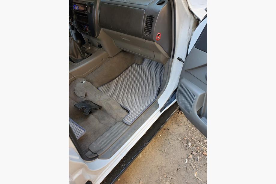 Nissan Patrol Y61 1997-2011 EVA Fußmatten (Grau) Lang, 4-teilig (vorne und hinten) Foto 17