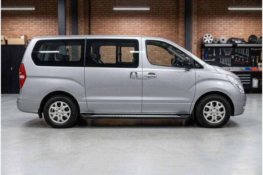 Hyundai H300, H1, Starex 2008-2020 Trittbretter New Vision Black (2 Stk., Aluminium) Image