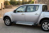 Mitsubishi L200 2006-2015 Seitenschweller New Vision Grey (2 Stk., Aluminium) Foto 1