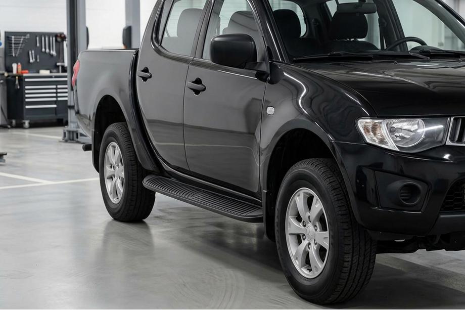 Mitsubishi L200 2015-2024 Seitenschweller Tayga Black (2 Stk., Aluminium) Image