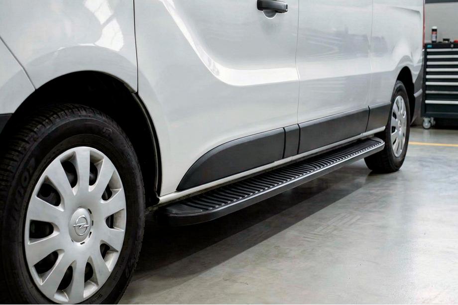Opel Vivaro 2001–2015 Seitenschweller Tayga Black (2 Stk., Aluminium) Image