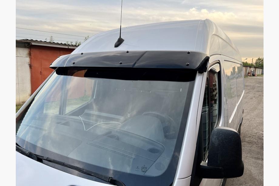 Mercedes Sprinter W907/W910 2018- Sonnenblende Frontscheibe (schwarz glanz, 5mm) Foto 1