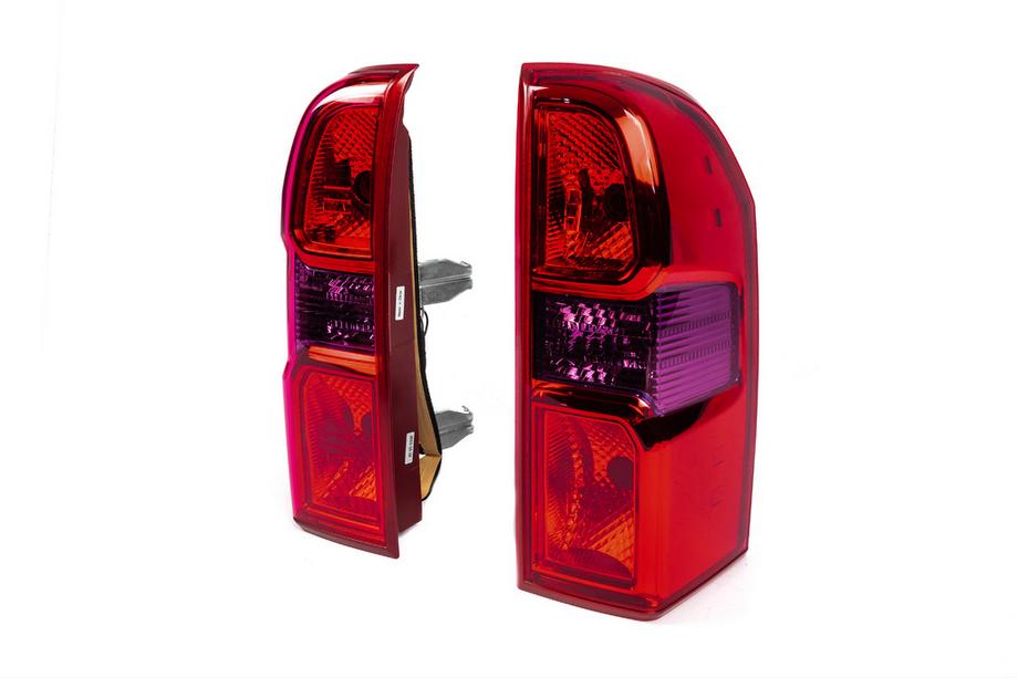 Nissan Patrol Y61 1997-2011 Rückleuchten RED (2004-2008, 2 Stk) Image