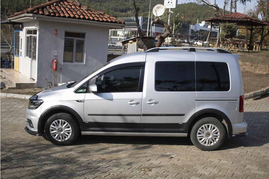 Volkswagen Caddy 2015-2020 Satz Zierleisten und Kotflügelverbreiterungen 1 Tür, kurzer Radstand Foto 2