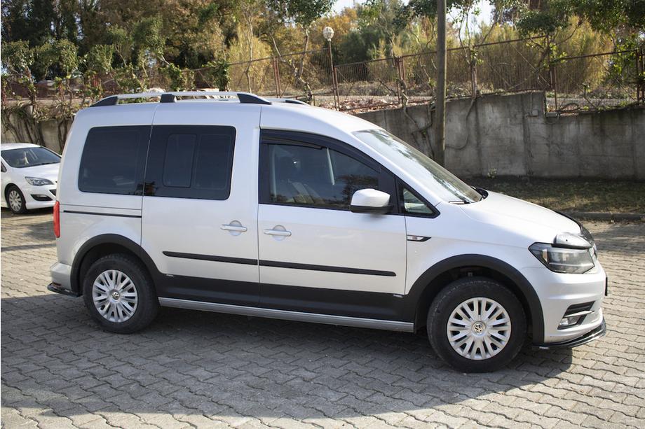 Volkswagen Caddy 2015-2020 Satz Zierleisten und Kotflügelverbreiterungen 1 Tür, kurzer Radstand Foto 5