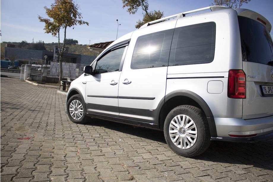 Volkswagen Caddy 2015-2020 Satz Zierleisten und Kotflügelverbreiterungen 1 Tür, kurzer Radstand Foto 43
