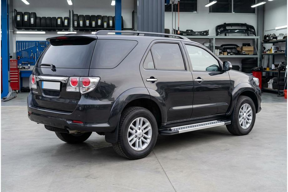 Toyota Fortuner 2006-2015 Trittbretter New Vision Grey (2 Stk., Alu) Image