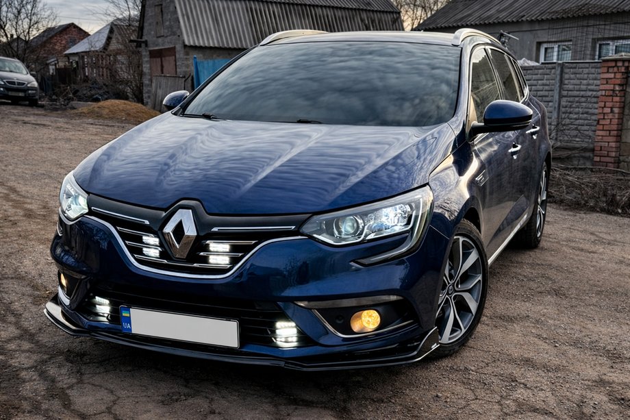 Renault Megane IV 2016-2025 Frontlippe Stoßstange (schwarz) Image