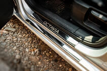 Skoda Octavia III A7 2013-2019 Einstiegsleisten Carmos V1 (8 Stk., Edelstahl) Foto 5