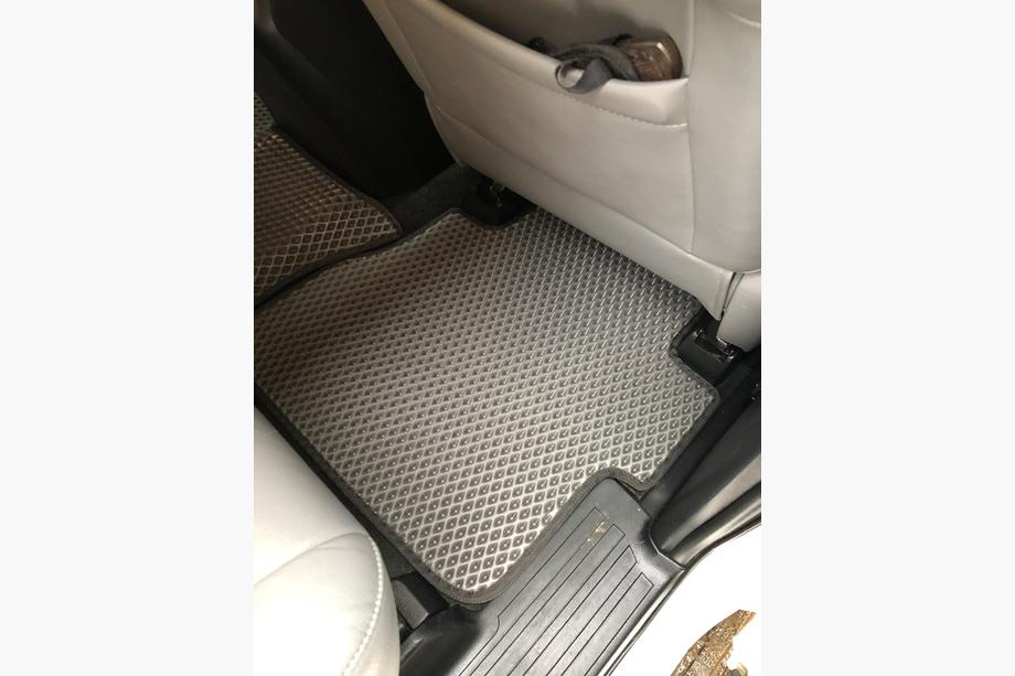Toyota Sequoia 2007-2022 Polyurethan Fußmatten 3 Reihen (EVA, schwarz) Mittlere Reihe - 3 Sitze Foto 10