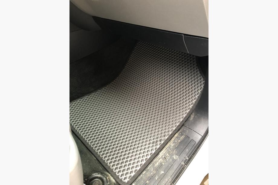 Toyota Sequoia 2007-2022 Polyurethan Fußmatten 3 Reihen (EVA, schwarz) Mittlere Reihe - 3 Sitze Foto 4