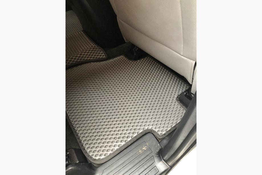 Toyota Sequoia 2007-2022 Polyurethan Fußmatten 3 Reihen (EVA, schwarz) Mittlere Reihe - 3 Sitze Foto 11