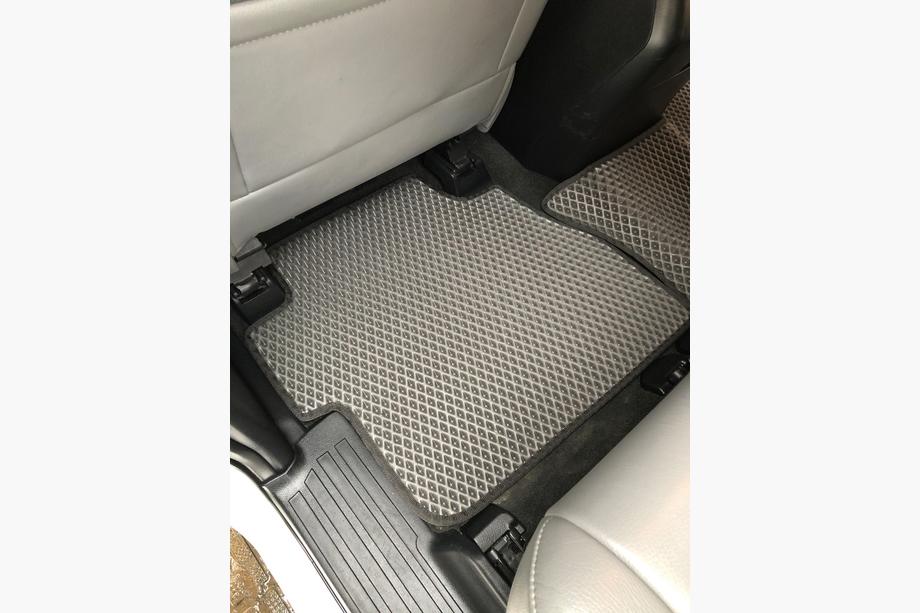 Toyota Sequoia 2007-2022 Polyurethan Fußmatten 3 Reihen (EVA, schwarz) Mittlere Reihe - 3 Sitze Foto 15