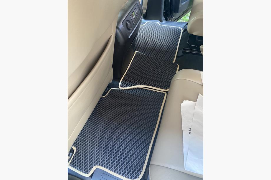 Toyota Sequoia 2007-2022 Polyurethan Fußmatten 3 Reihen (EVA, schwarz) Mittlere Reihe - 3 Sitze Foto 2