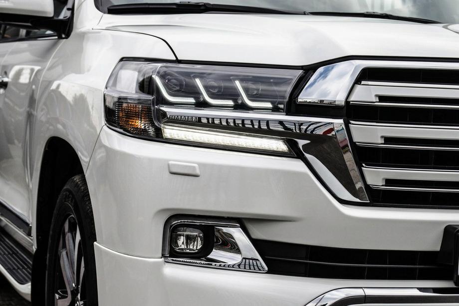 Toyota Land Cruiser 200 2007-2021 Frontscheinwerfer 2016+ (LX-Design) Image