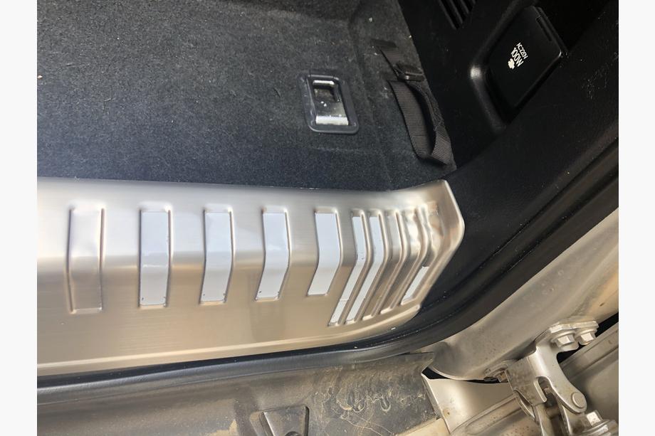 Toyota Land Cruiser Prado 150 2009-2023 Abdeckung fuer hintere innere Einstiegsleiste (fuer 7-Sitzer) Foto 5