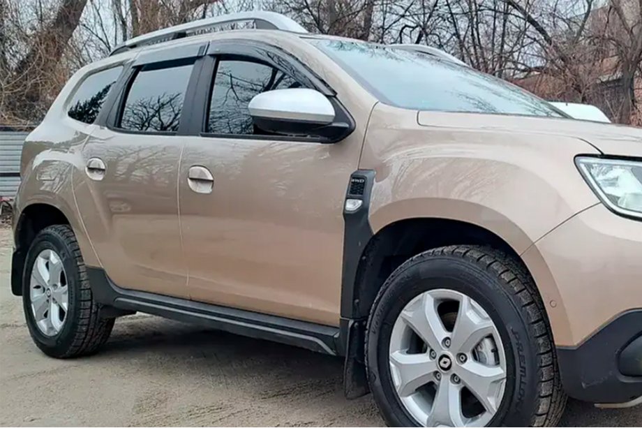 Dacia Duster 2018-2024 Windabweiser (4 Stk, HIC) Image