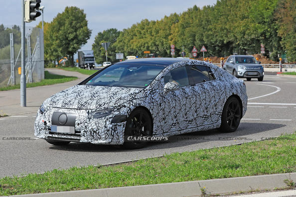 Der neue elektrische Mercedes-Benz EQS kam auf die Strecke