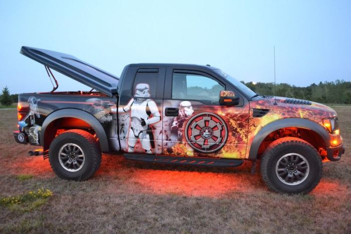 Airbrushing auf einem Auto