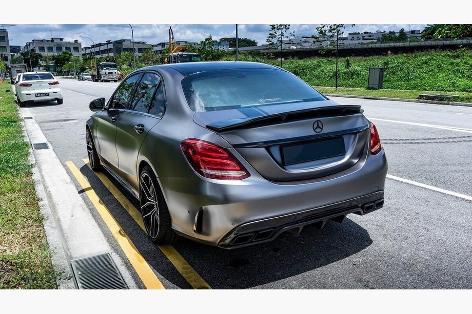 Mercedes C-class W205 2014-2021 Bodykit mit kompletter Heckstossstange (Design Black Mamba C63GT) Foto 4