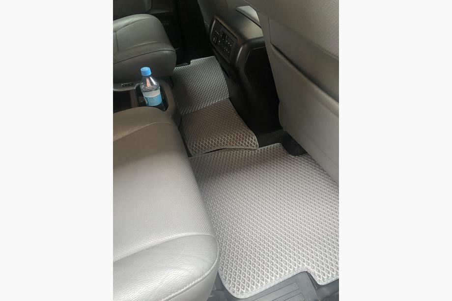 Toyota Sequoia 2007-2022 Polyurethan Fußmatten 3 Reihen (EVA, grau) Mittlere Reihe - 3 Sitze Foto 7