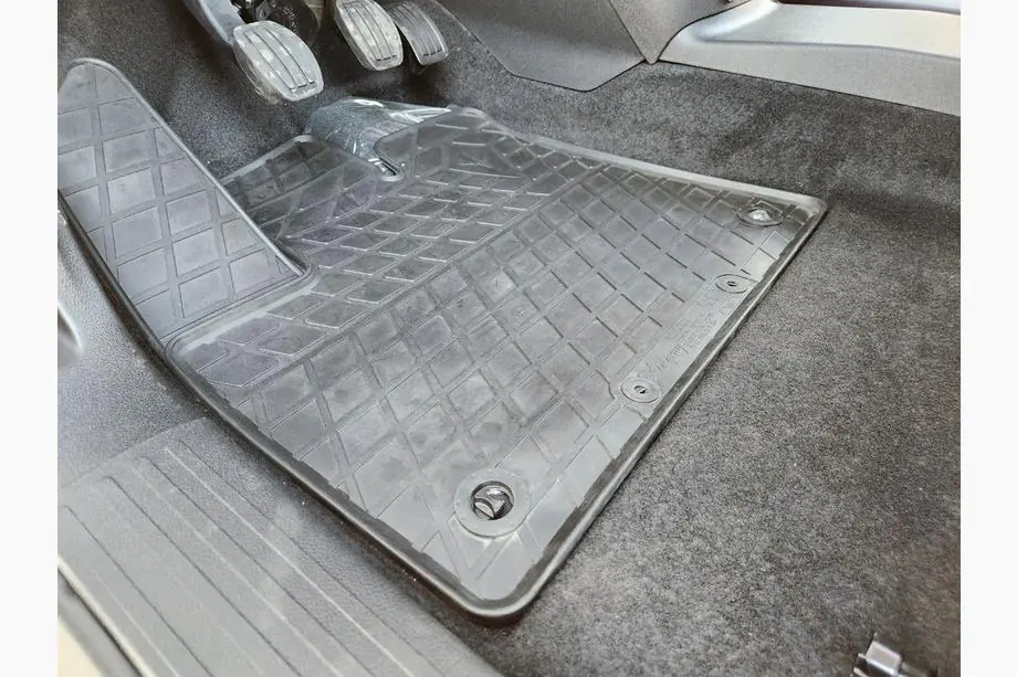 Peugeot Partner/Rifter 2019- Gummimatten Stingray (4 Stk, Clip CP2) Image