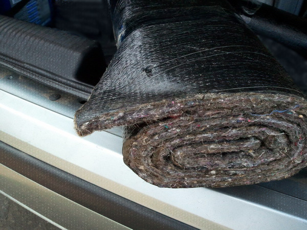 Auto Schallschutz mit Baumaterialien