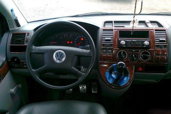 Volkswagen T5 Multivan Interieur-Tuning und Panel-Overlays