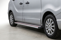 Renault Trafic 2015- Seitenschweller Maya Rot-Grau (2 Stk., Aluminium) Langversion Foto 1