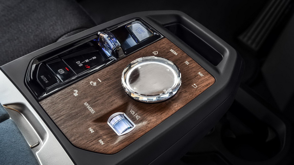 Elektrische Frequenzweiche BMW iX - das technologische Flaggschiff der deutschen Marke