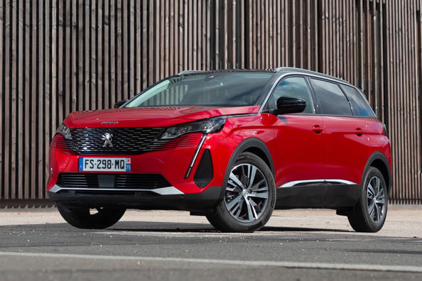 Überprüfung der aktualisierten Frequenzweiche des Peugeot 5008 der zweiten Generation