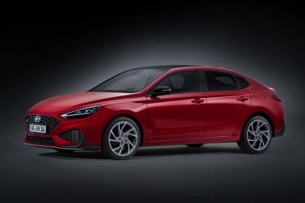 Überprüfung des aktualisierten Liftback Hyundai i30 Fastback