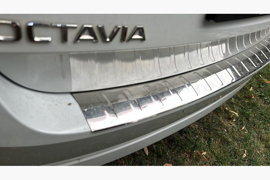Skoda Octavia IV A8 2020- Heckstoßstangenschutz Carmos (SW, Edelstahl) Image
