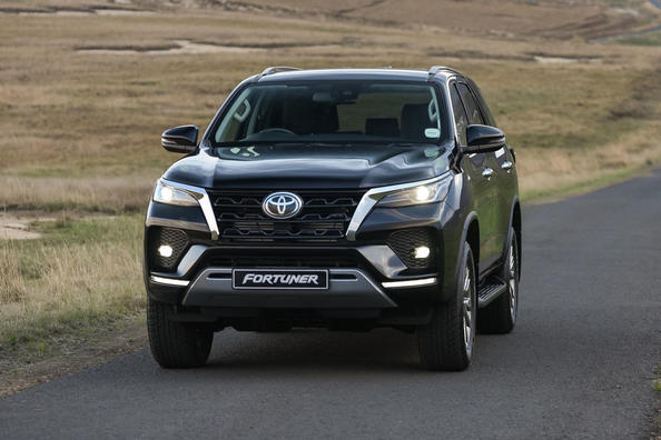 Bewertung des aktualisierten SUV Toyota Fortuner