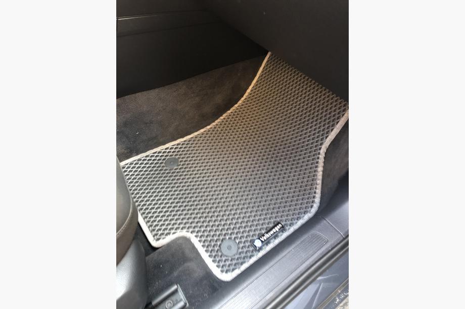 Volkswagen Passat B8 2015-2023 EVA Fußmatten (EU, Schwarz) Foto 4