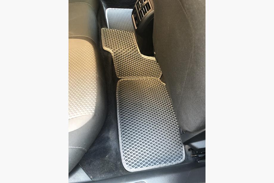Volkswagen Passat B8 2015-2023 EVA Fußmatten (EU, Schwarz) Foto 7