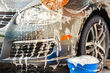 Wie kann man sein Auto richtig mit den eigenen Händen waschen? Foto 1