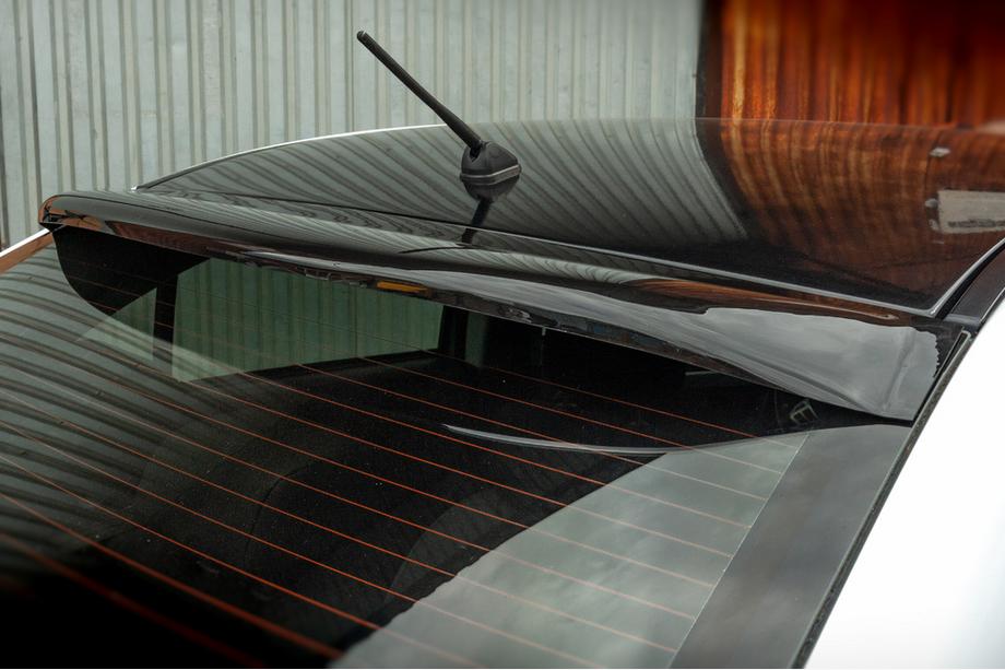Mitsubishi Lancer X 2008- Heckscheibenblende Sedan (ABS) Image