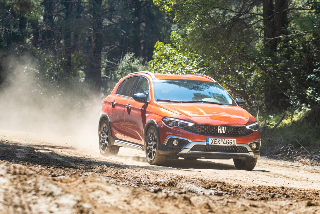 Review der Offroad-Version des Schrägheck Fiat Tipo Cross