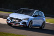 Überprüfung einer produktiveren Modifikation des Schrägheck-Hyundai i30 N Foto 2